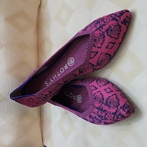 BNIB *Retired* Rothy's Fuchsia Navy Snake Points Size 8.5